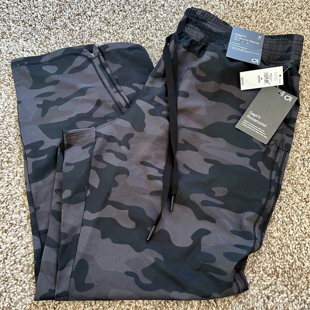 NWT GapFit Runaround Tapered Pant - Size M Petite